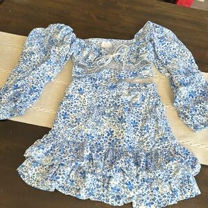Woman’s 2 Piece Floral Outfit- Great Condition